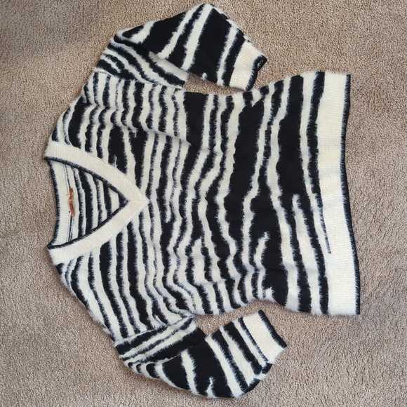 Belldini Zebra Print Eyelash Sweater V Neck Cozy Winter White Black 3XL - Picture 4 of 12